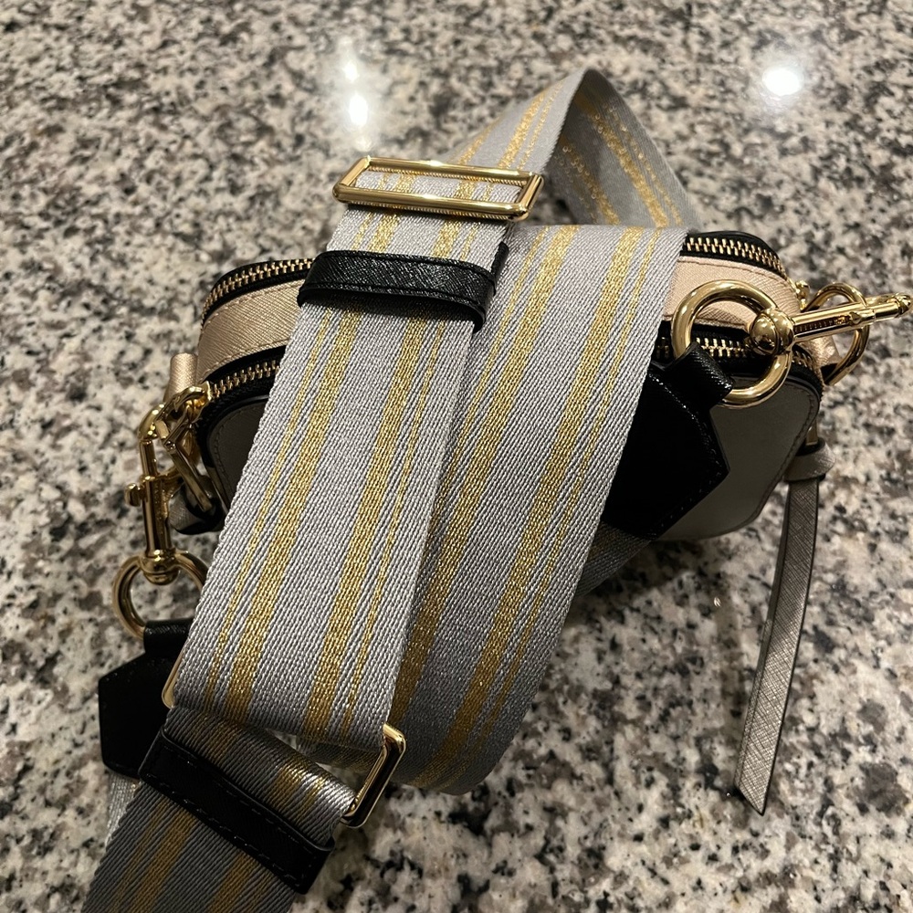 Marc Jacobs Silver/ Gold Metallic Snapshot Crossbody Camera Bag NWOT - Picture 8 of 16